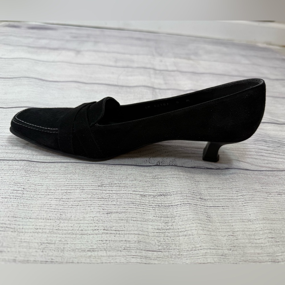 Stuart Weitzman Black Suede Kitten Heel Loafers Size 8 Classic Chic - Picture 3 of 16